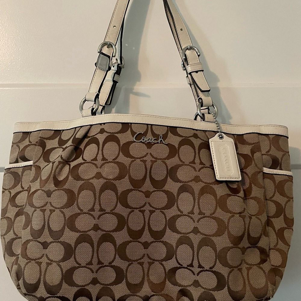 Like New Gorgeous Coach Shoulder Bag. Tan And Whi… - image 7